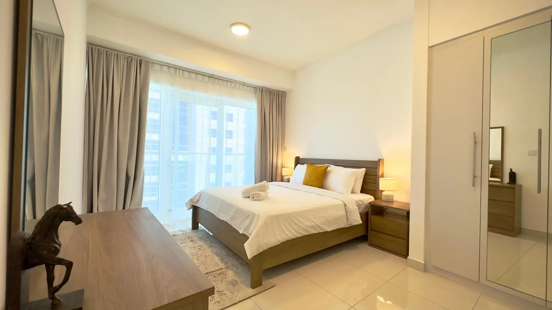 Sleek Living With Sea Views In Damac Heights Marina By Bhavan Vacation Homes Dubai Apartment