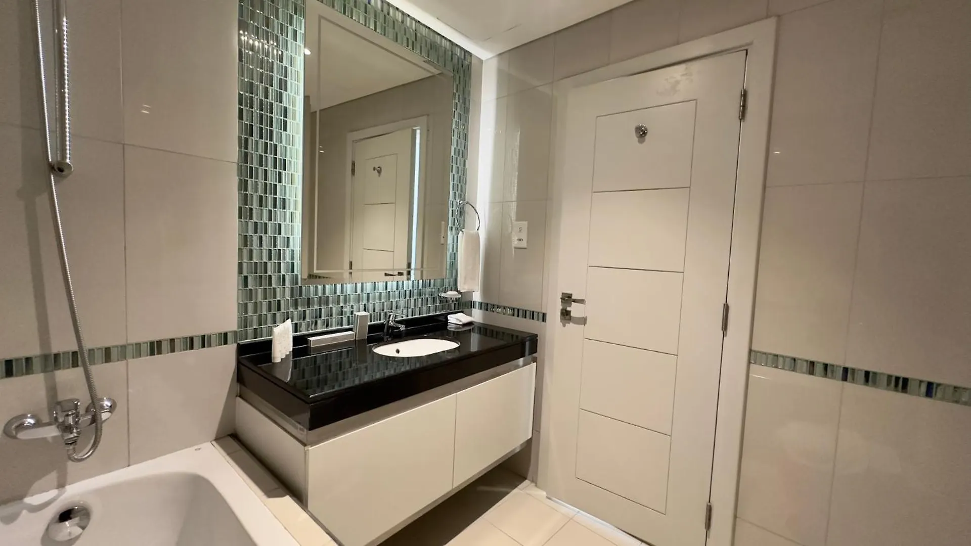 Apartment Sleek Living With Sea Views In Damac Heights Marina By Bhavan Vacation Homes Dubai